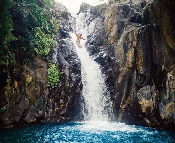 air-terjun-aling-aling-buleleng-air-terjun-unik-dan-menarik-di-bali-44